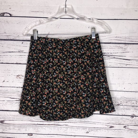 Forever 21 NWT Size S Black Floral Print Rayon Knit A-Line Mini Skirt - Picture 3 of 5